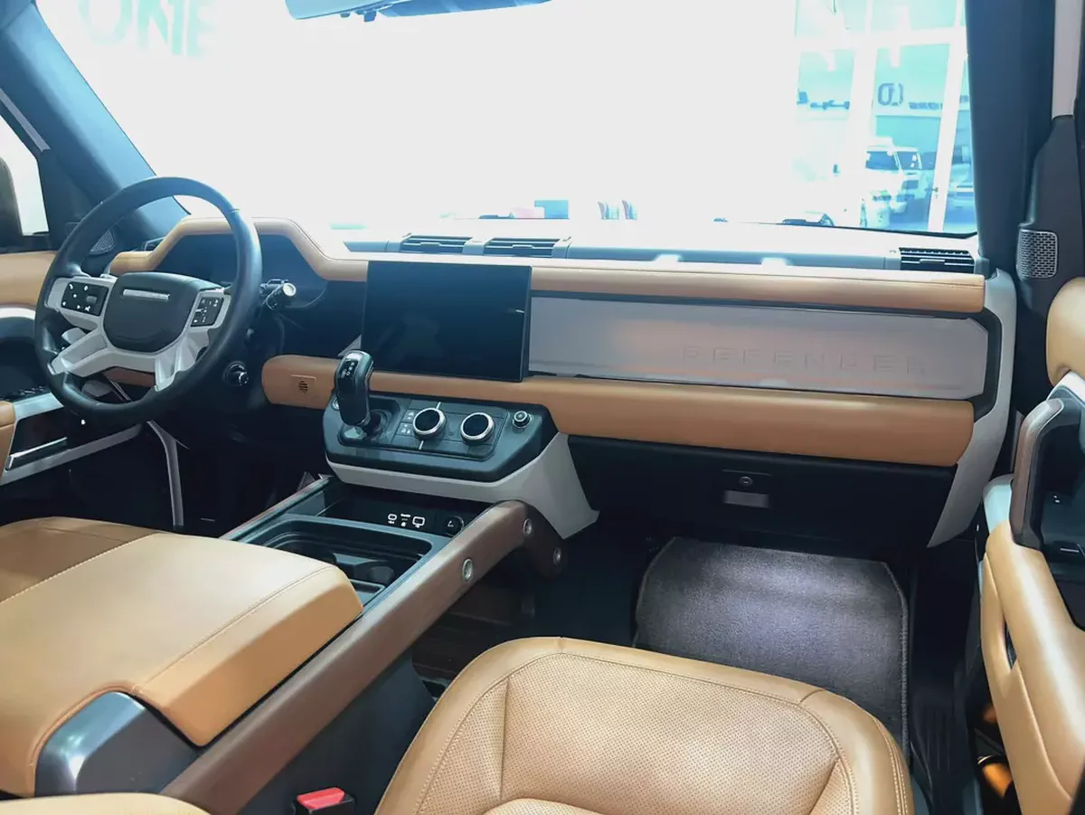 2024 Land Rover Defender 110 HSE | GCC Specs | Brand New Condition-13-13