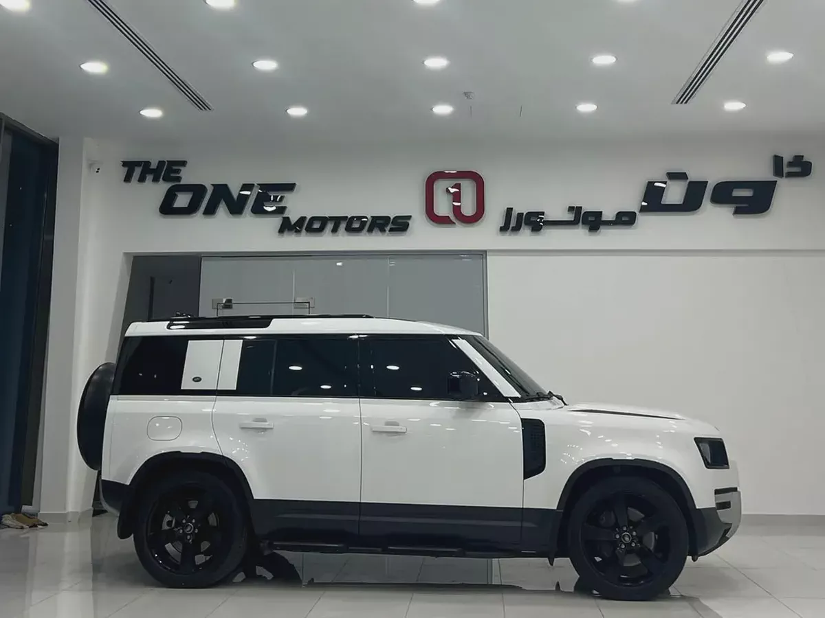 2024 Land Rover Defender 110 HSE | GCC Specs | Brand New Condition-5-5