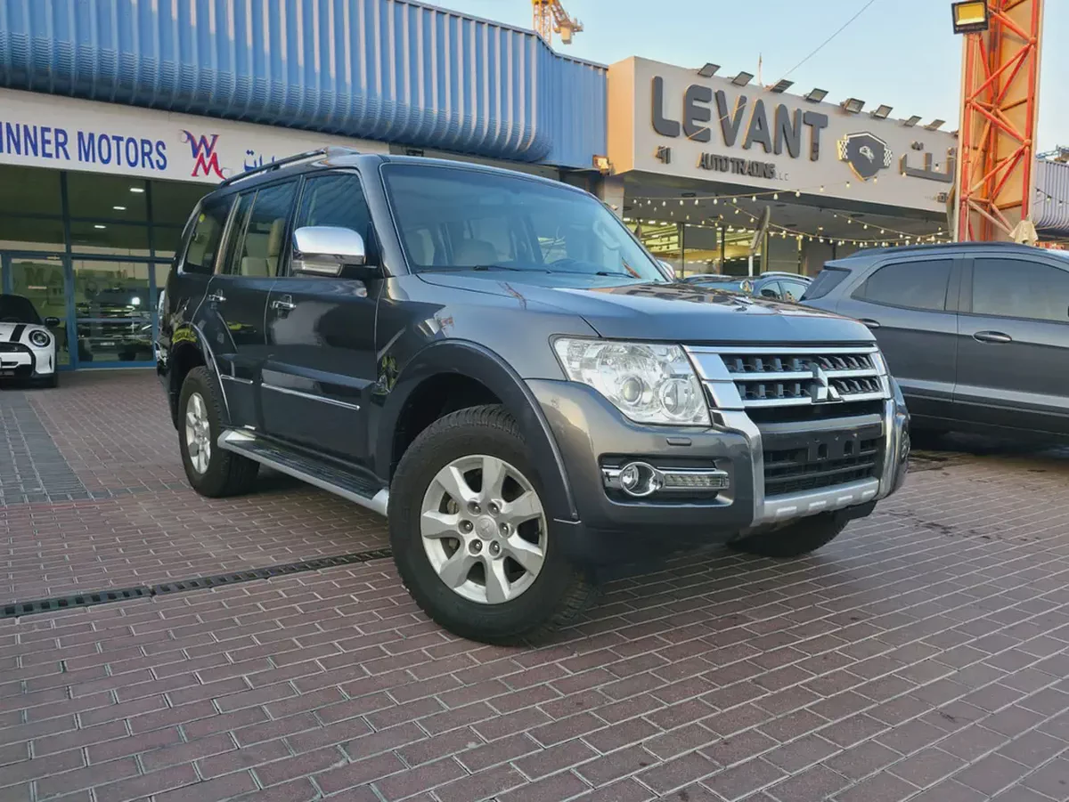 Mitsubishi Pajero 2019 GLS Top Line | GCC Specs | Full Service History From Company Well Maintained-2-2