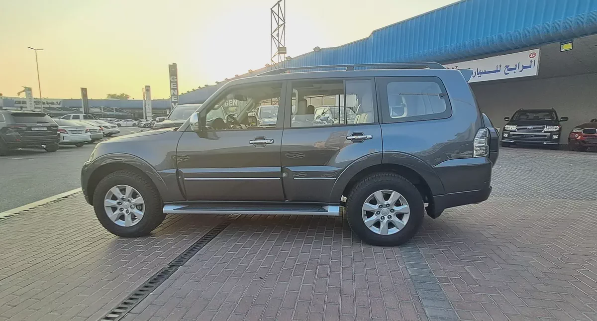 Mitsubishi Pajero 2019 GLS Top Line | GCC Specs | Full Service History From Company Well Maintained-5-5