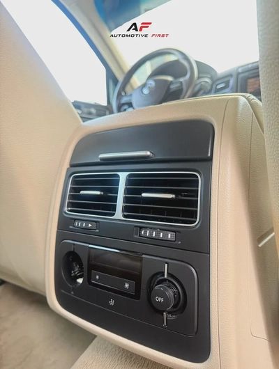 2015 Volkswagen Touareg SE-13