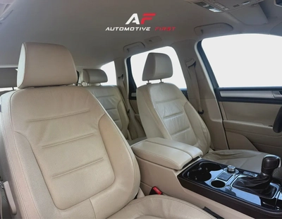 2015 Volkswagen Touareg SE-6