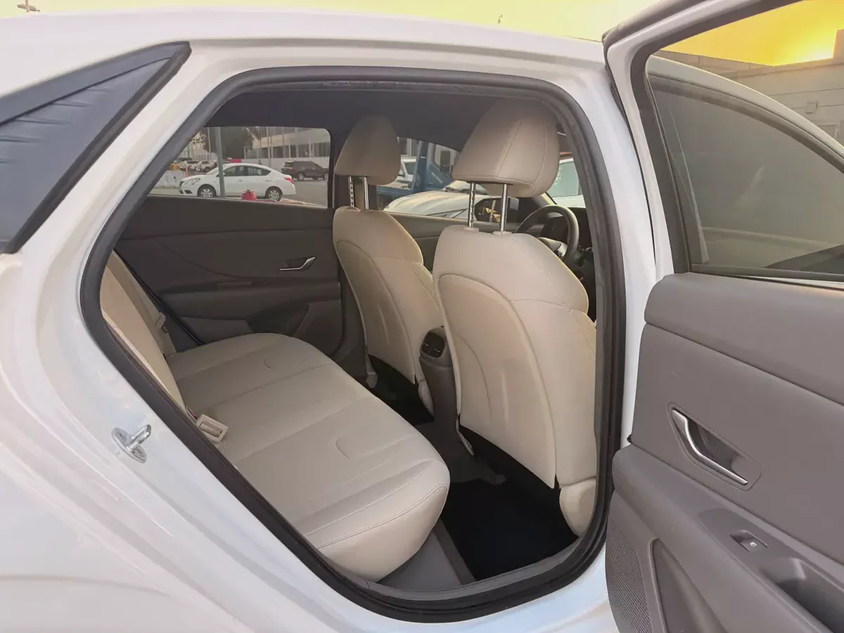 2023 Hyundai Elantra Comfort | GCC Specs | Low Mileage | Excellent Condition-9-9