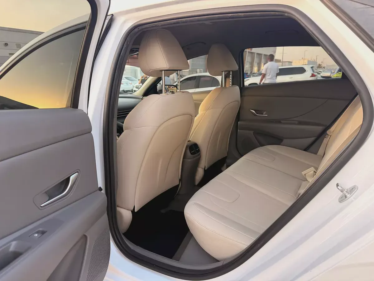 2023 Hyundai Elantra Comfort | GCC Specs | Low Mileage | Excellent Condition-10-10
