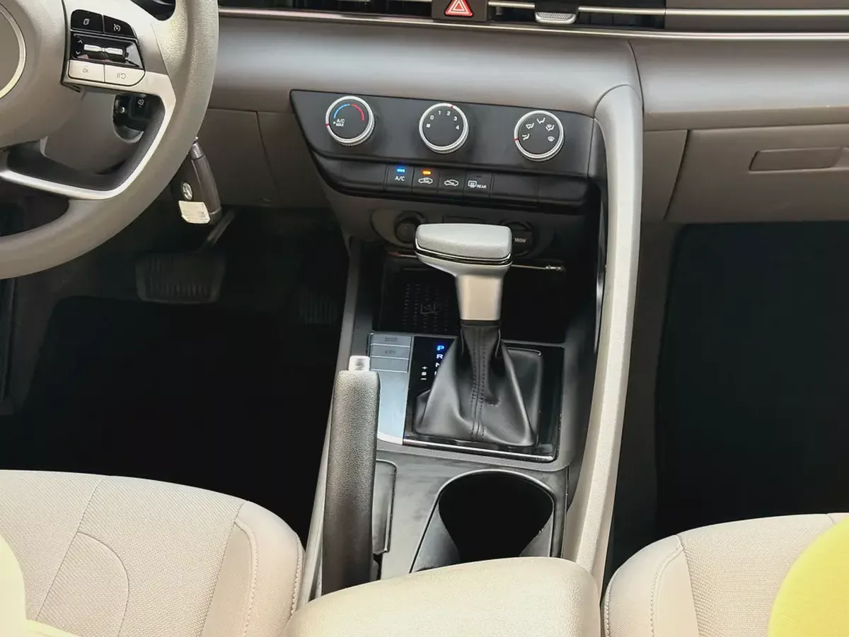 2023 Hyundai Elantra Comfort | GCC Specs | Low Mileage | Excellent Condition-11-11