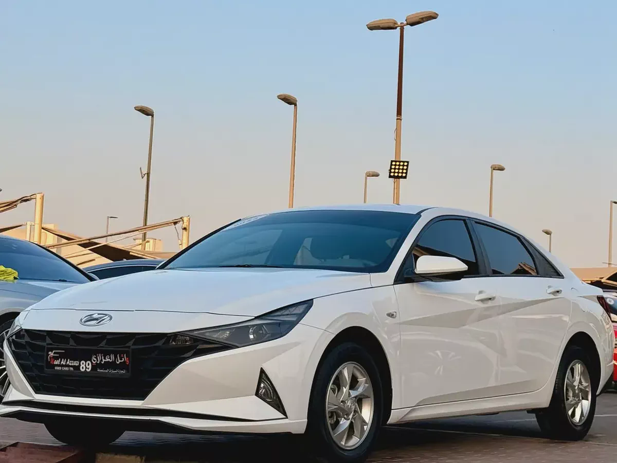 2023 Hyundai Elantra Comfort | GCC Specs | Low Mileage | Excellent Condition-1-1