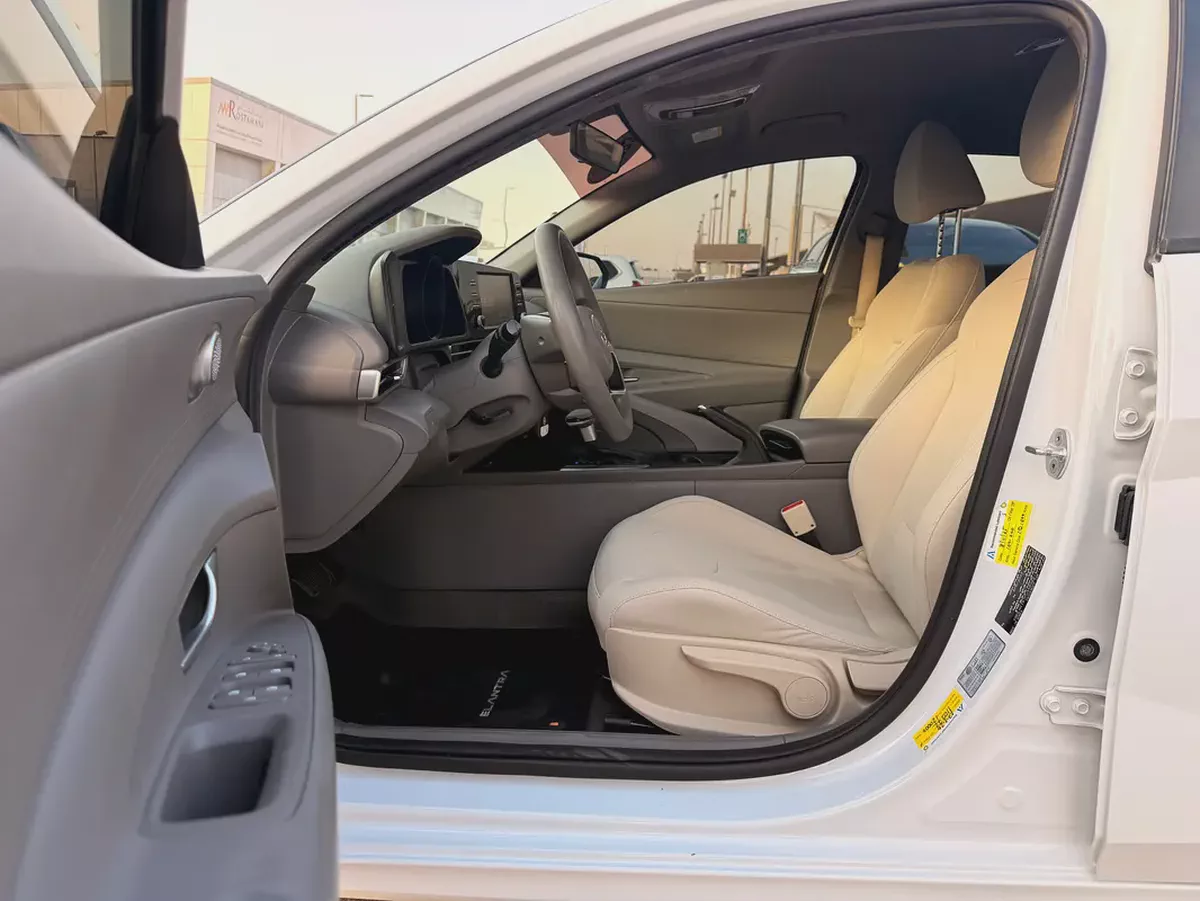 2023 Hyundai Elantra Comfort | GCC Specs | Low Mileage | Excellent Condition-6-6