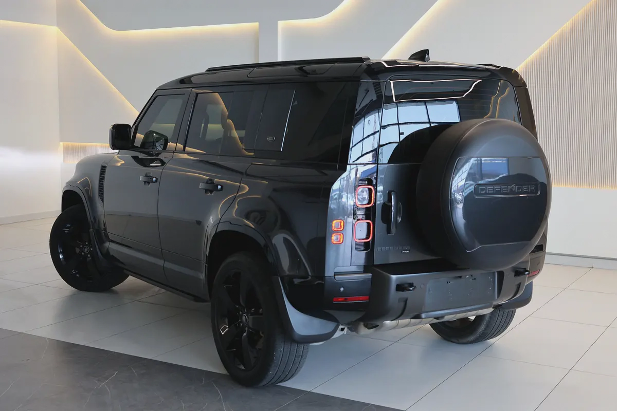2023 Land Rover Defender 110 S | GCC Specs | Pristine Condition-3-3
