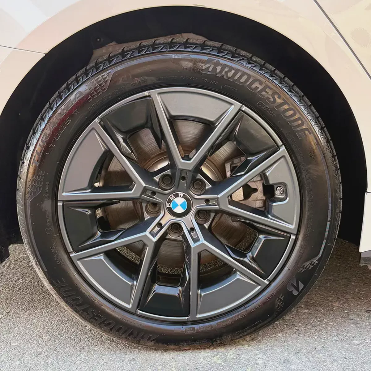 BMW// I4 E DRIVE 40// (2025)// AMERICAN// FULL OPTIONS//GOOD CONDITION//LOW MILLAGE//-17-17