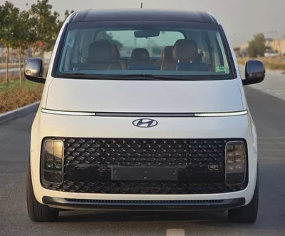 Hyundai Staria 2022 Luxury GCC Specs - V6 3.5L - 9-Seater VIP Edition - Good condition-1