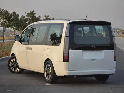 Hyundai Staria 2022 Luxury GCC Specs - V6 3.5L - 9-Seater VIP Edition - Good condition-4