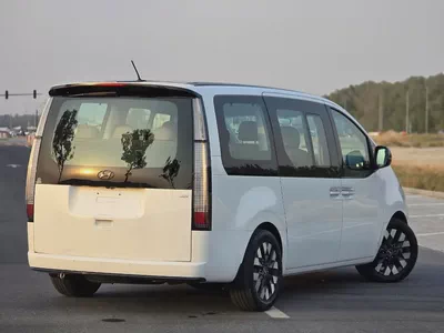 Hyundai Staria 2022 Luxury GCC Specs - V6 3.5L - 9-Seater VIP Edition - Good condition-6