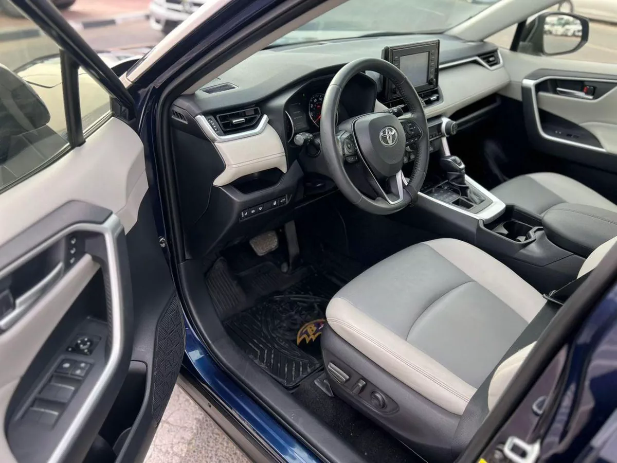 Toyota RAV4 XLE 2019 Toyota Rav4 Full Option 2.5L V4 - Rear Camera - Leather Seat - Sunroof - AWD 4x4-9-0