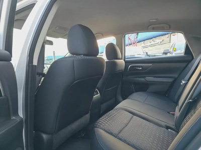 Nissan Altima SV 2017, V4 GCC Specs Very Well Maintained No Any Issue-9