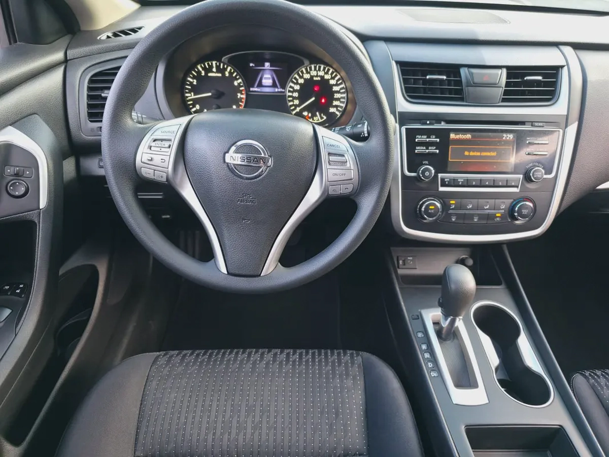 Nissan Altima SV 2017, V4 GCC Specs Very Well Maintained No Any Issue-14-14
