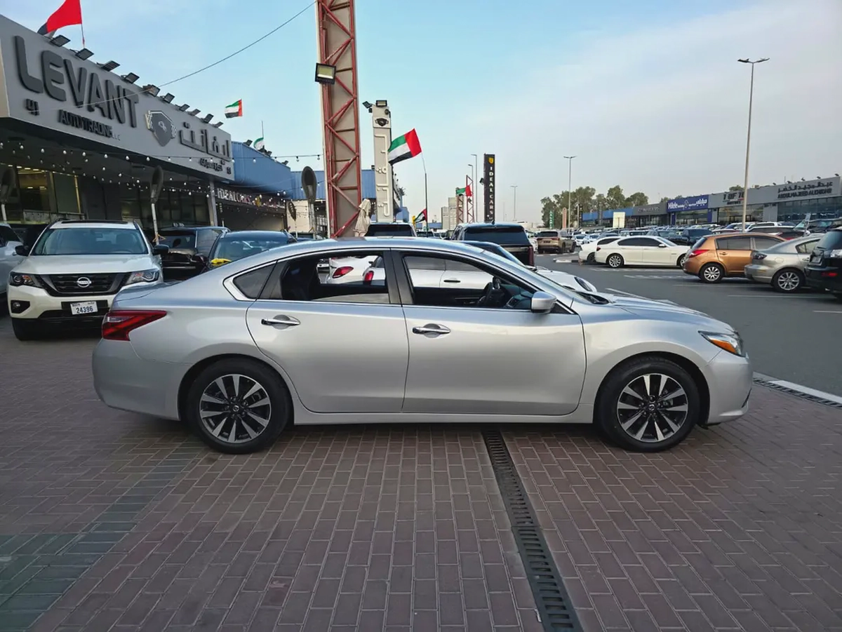 Nissan Altima SV 2017, V4 GCC Specs Very Well Maintained No Any Issue-5-5