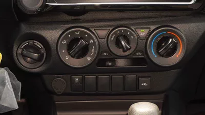 Toyota Hilux 2.7L 4WD A/T-13