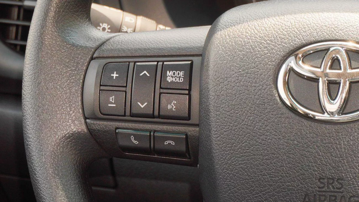Toyota Hilux 2.7L 4WD A/T-11-0