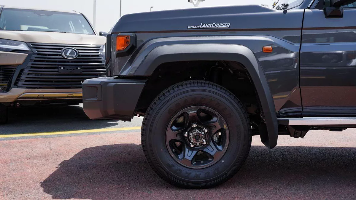 Toyota Land Cruiser 70 LC76 4.0L PTR 26 YM AT-15-0