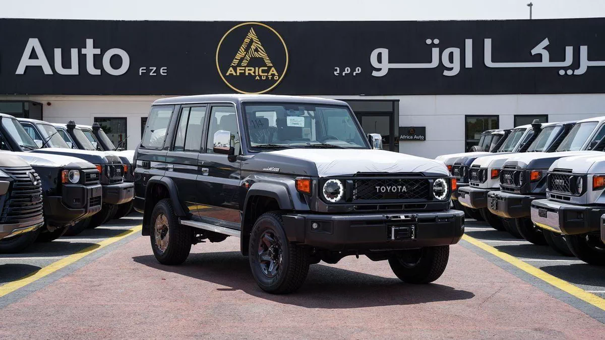 Toyota Land Cruiser 70 LC76 4.0L PTR 26 YM AT