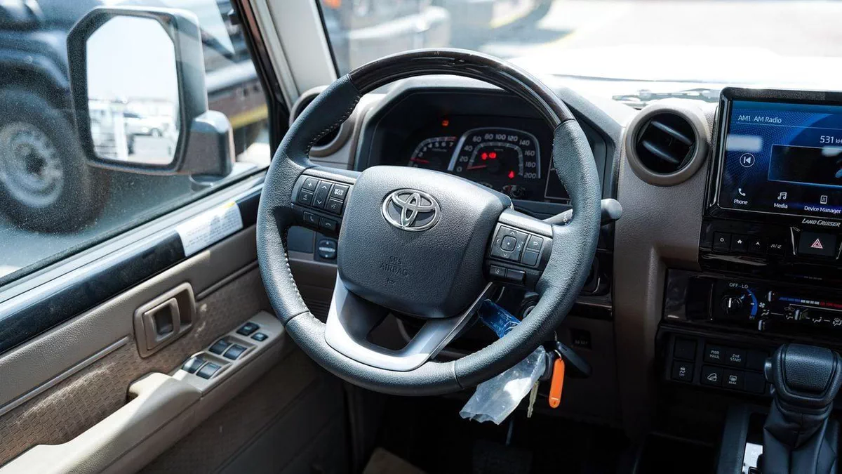 Toyota Land Cruiser 70 LC76 4.0L PTR 26 YM AT-4-0