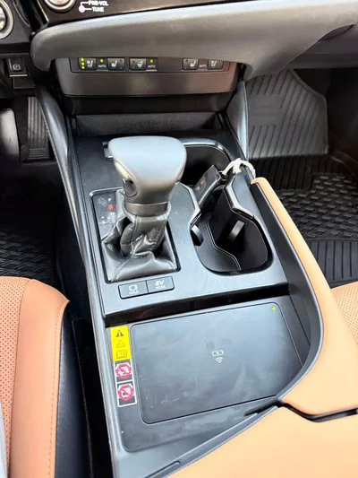 Lexus ES300h PREMIER-11