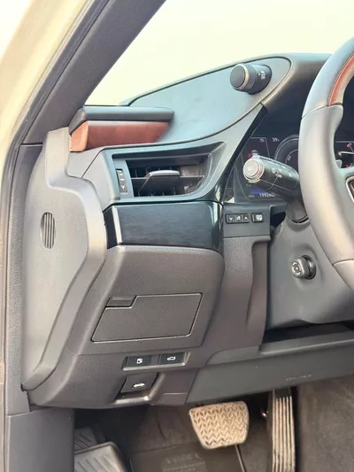Lexus ES300h PREMIER-17