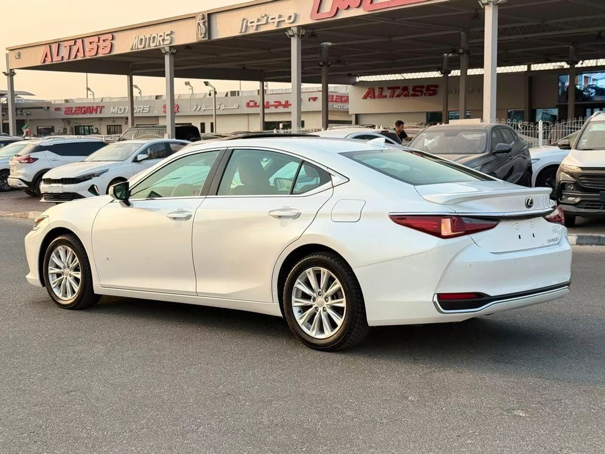Lexus ES300h PREMIER-3-0