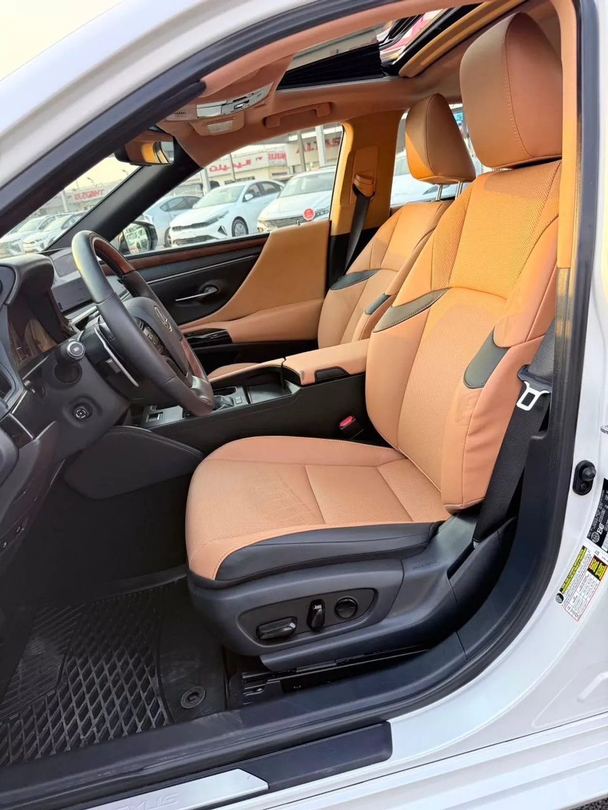 Lexus ES300h PREMIER-7-0