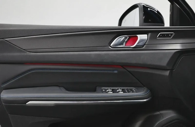 Lynk & Co 01-3