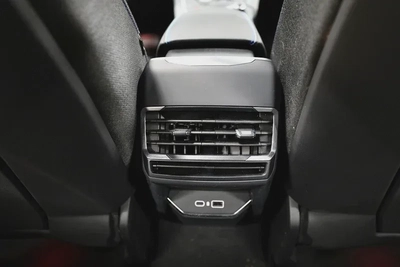 Lynk & Co 01-7