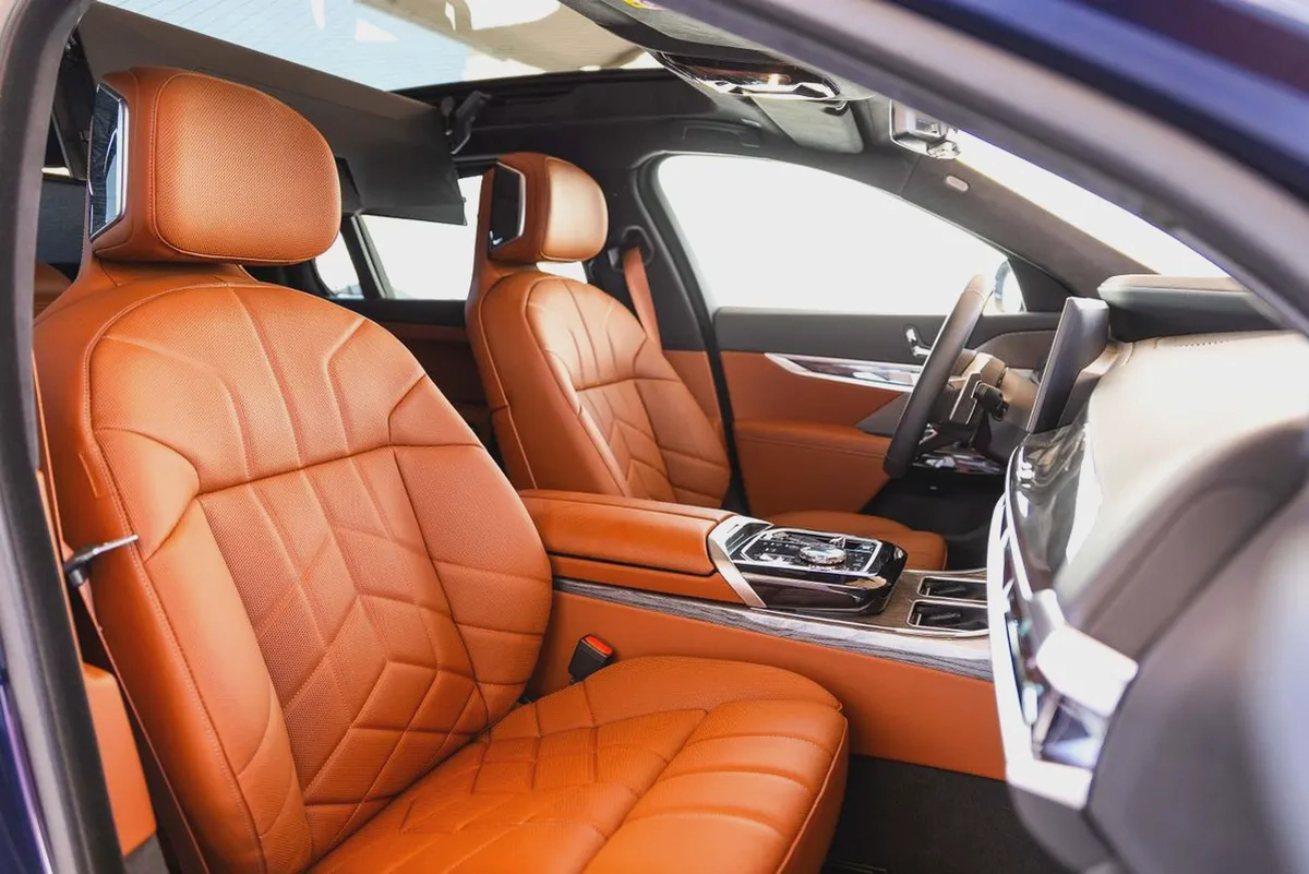 BMW 740i M Sport Individual – 2026 | GCC | Only 3,745 KM | AED 449,000-9-9