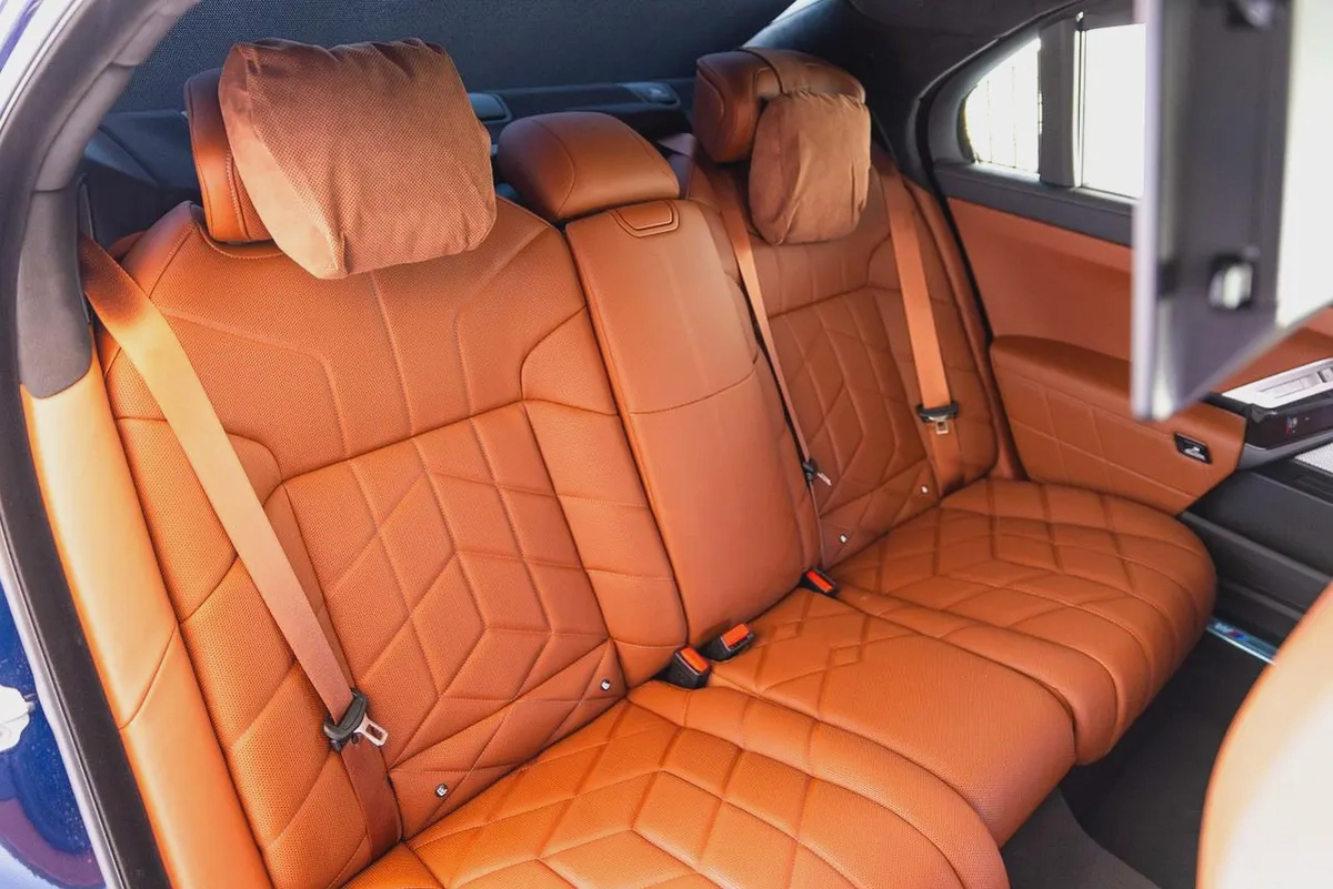BMW 740i M Sport Individual – 2026 | GCC | Only 3,745 KM | AED 449,000-10-10