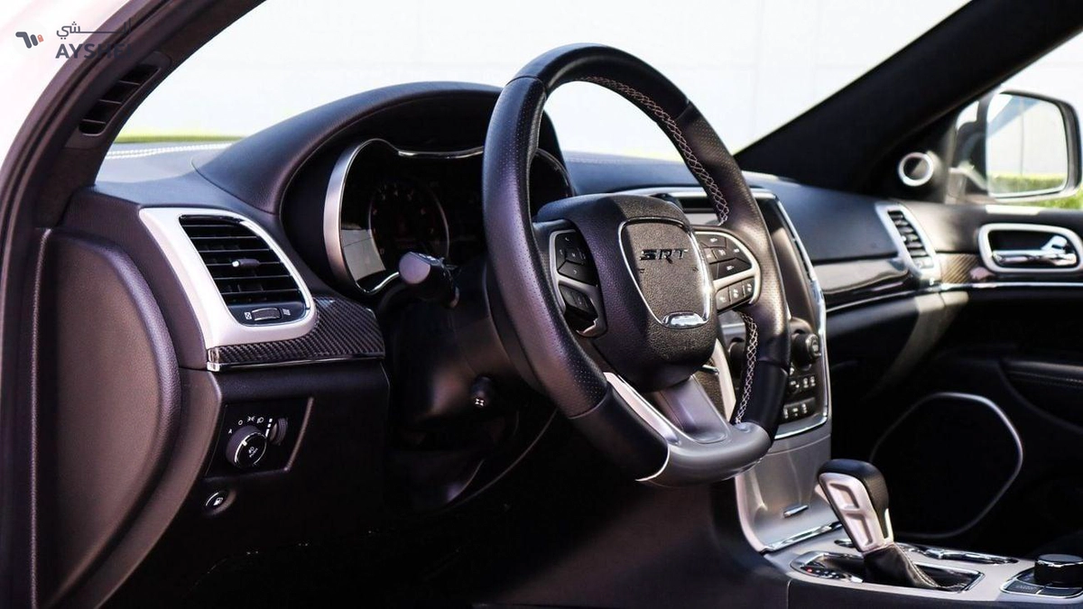 Jeep Grand Cherokee SRT8-3-3