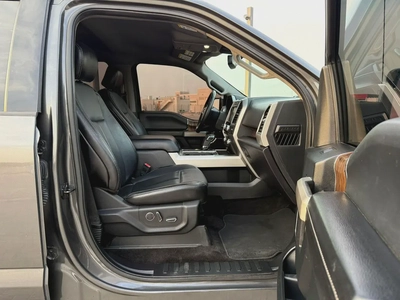 Ford F150 -2018  American specs, top of the line, in excellent condition.-8