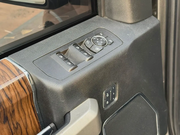 Ford F150 -2018  American specs, top of the line, in excellent condition.