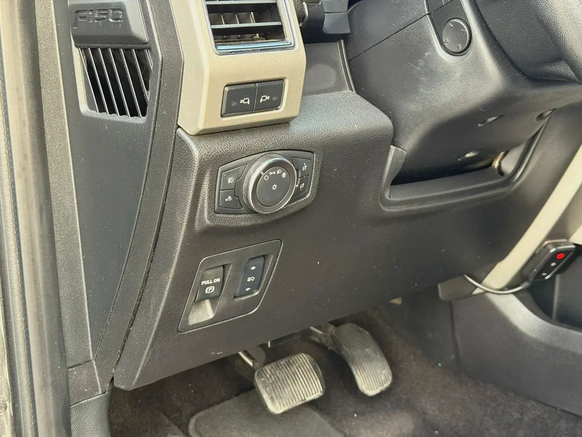 Ford F150 -2018 American specs, top of the line, in excellent condition.-16-16