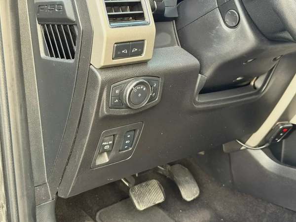 Ford F150 -2018  American specs, top of the line, in excellent condition.