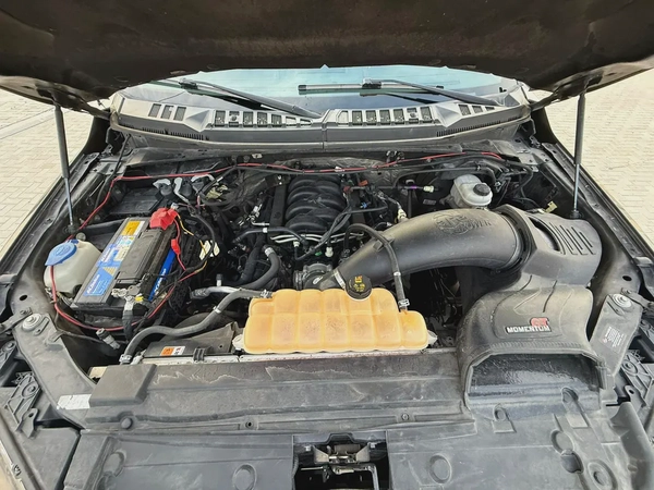 Ford F150 -2018  American specs, top of the line, in excellent condition.