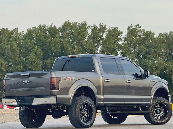 Ford F150 -2018  American specs, top of the line, in excellent condition.