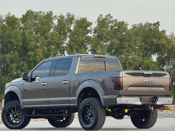 Ford F150 -2018  American specs, top of the line, in excellent condition.