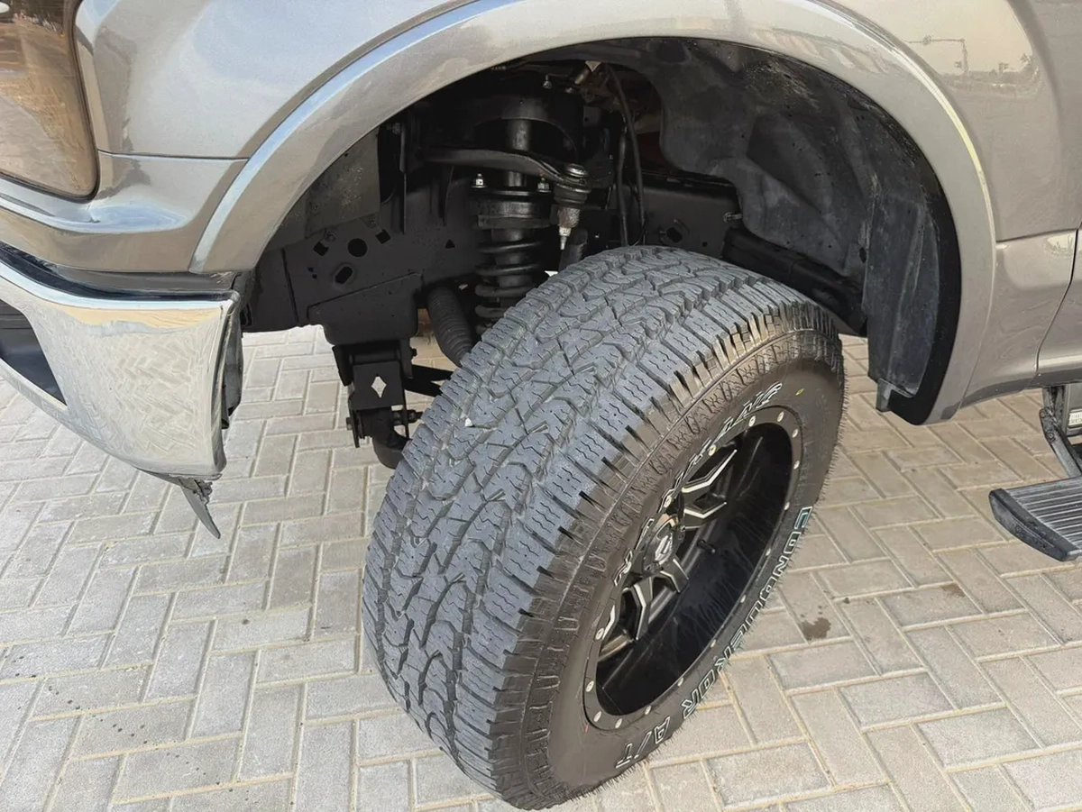 Ford F150 -2018 American specs, top of the line, in excellent condition.-4-4