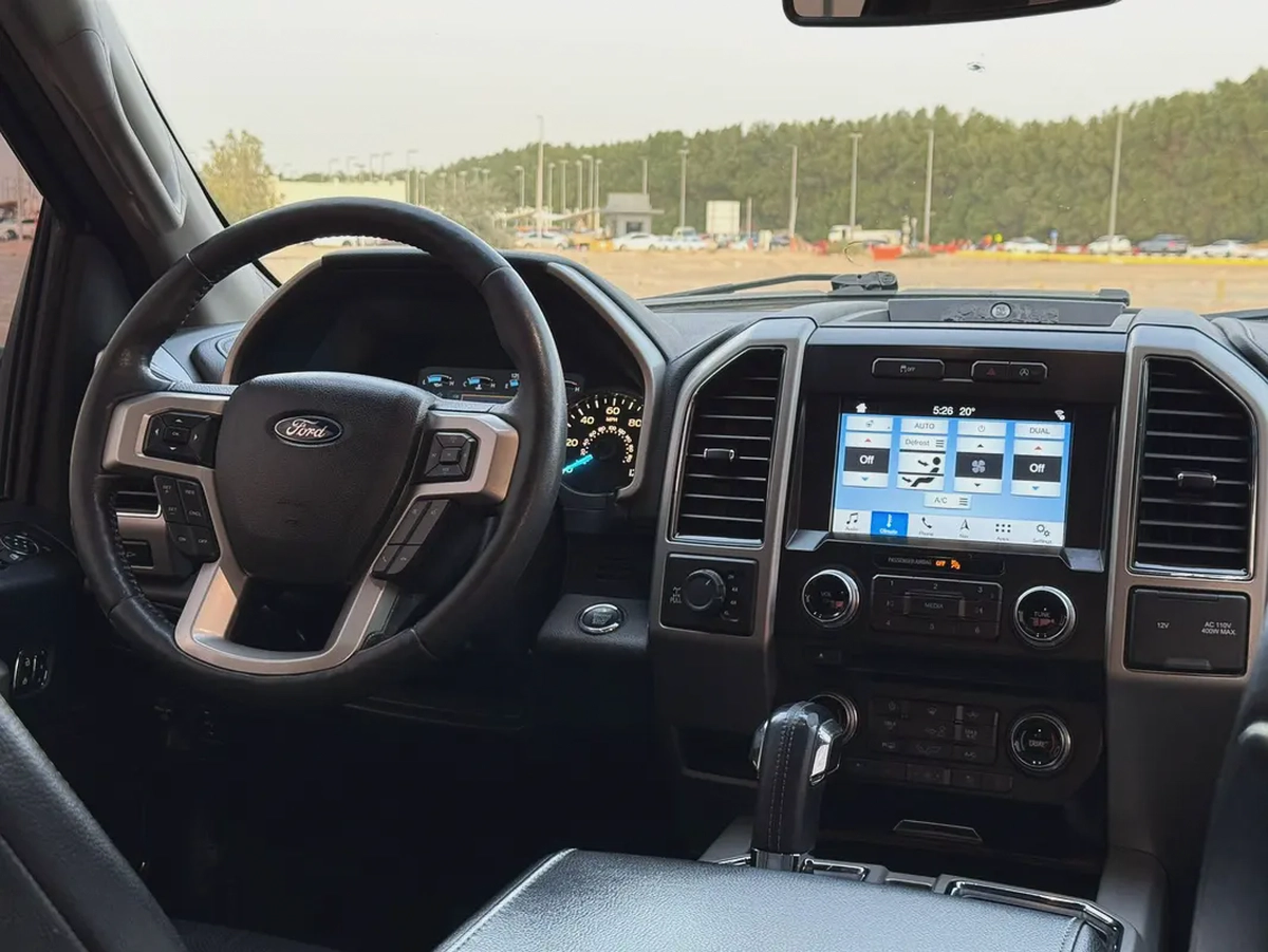 Ford F150 -2018 American specs, top of the line, in excellent condition.-7-7