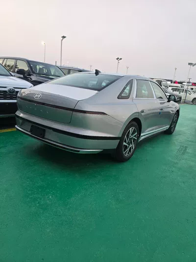 2026 Hyundai Azera | Luxury Sedan-2