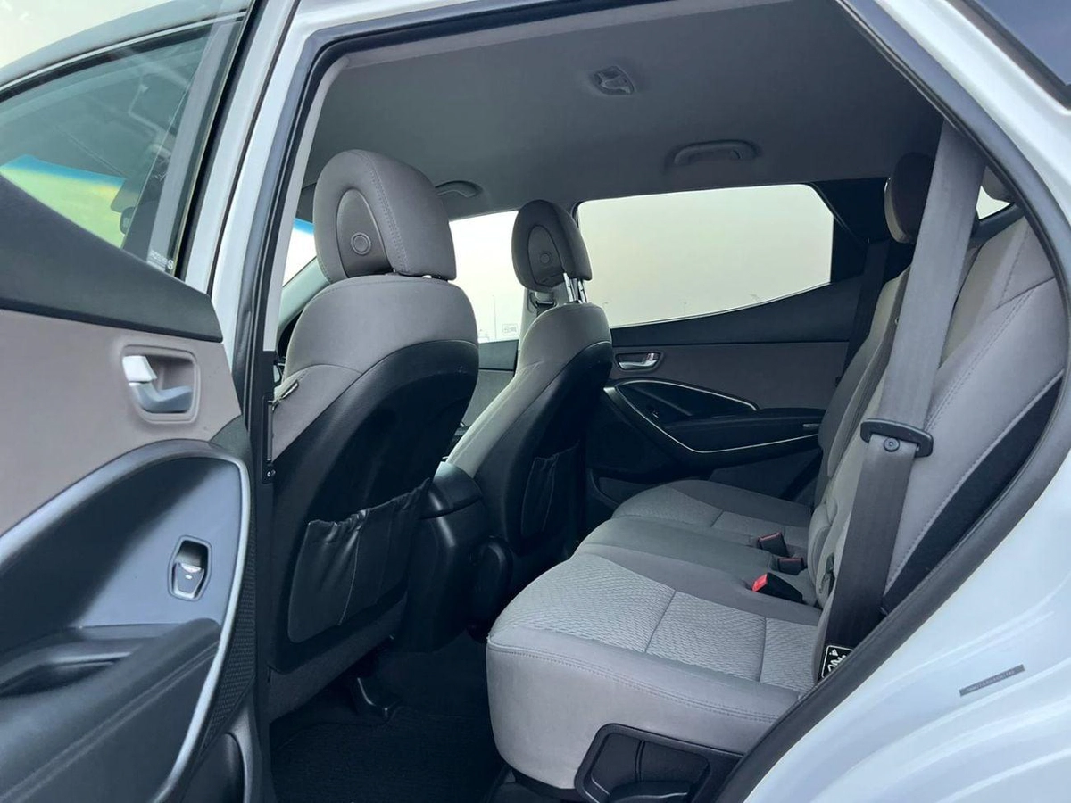 Hyundai Santa Fe 2018 Hyundai Santa Fe  Sports 2.4L V4 - Apple Play & Android - Rear Camera - 2 keys-16-0