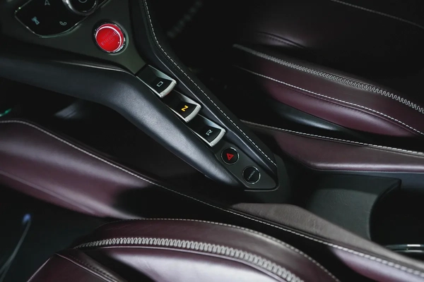Mclaren 720S-GCC-Launch Edition-MSO Premium Color-Full Service History Mclaren Dubai-Bespoke Order