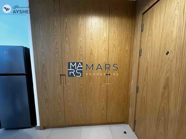 Spacious studio with kitchen appliances and all facilities available in Al mamsha.