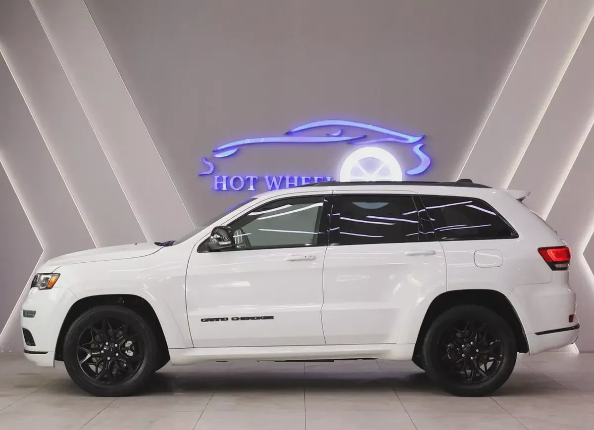2021 - Jeep Grand Cherokee Limited - Good Condition-4-4