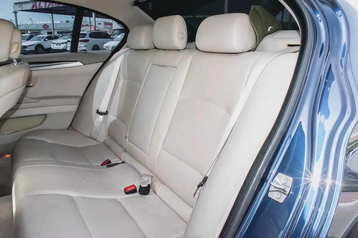 2010 - BMW 528i - IMMACULATE CONDITION - ONLY 102,000 KM DONE-13-13