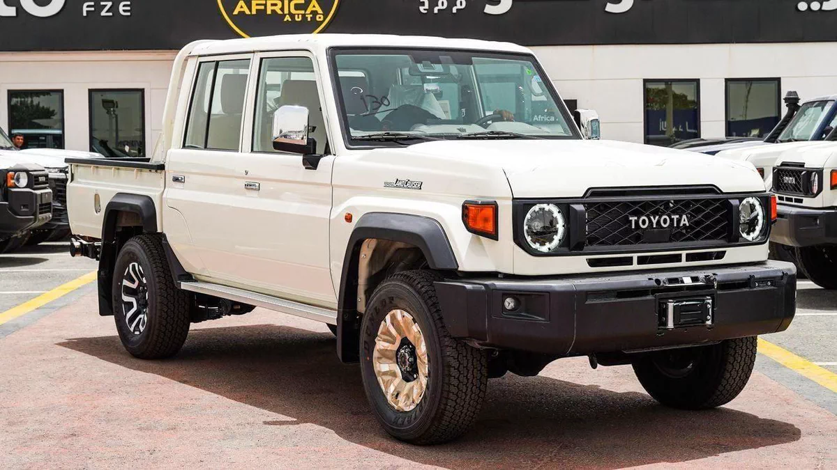 Toyota Land Cruiser Pick Up LC79 DC 4.0 L FULL OPTION AT 2026